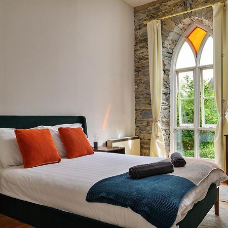 Finest Retreats - Luxury Converted Chapel With Hot Tub & Games Room Dinas Mawddwy Exterior photo
