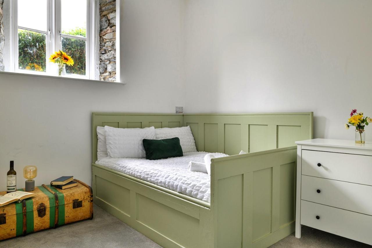 Finest Retreats - Luxury Converted Chapel With Hot Tub & Games Room Dinas Mawddwy Exterior photo