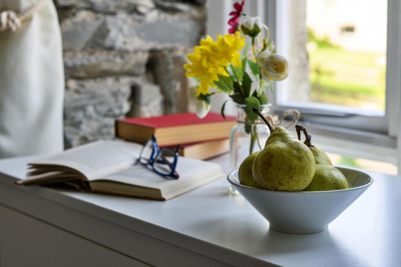 Finest Retreats - Luxury Converted Chapel With Hot Tub & Games Room Dinas Mawddwy Exterior photo